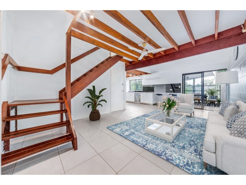 1/4 Border Drive, Cannonvale QLD 4802