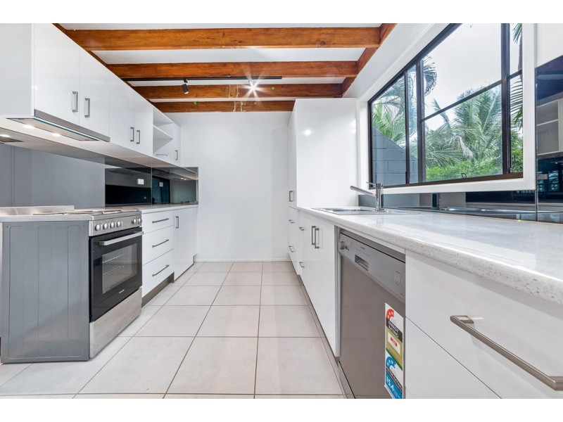 1/4 Border Drive, Cannonvale QLD 4802