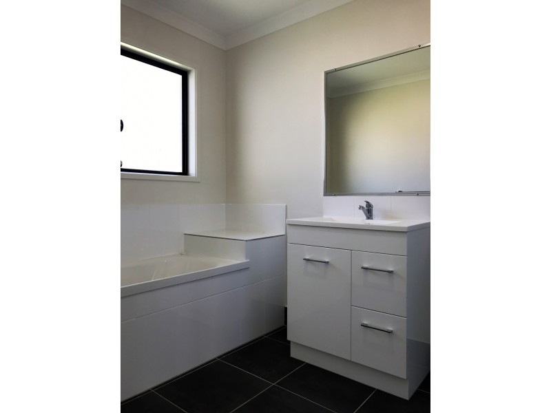 10 Olivia Street, Cannonvale QLD 4802