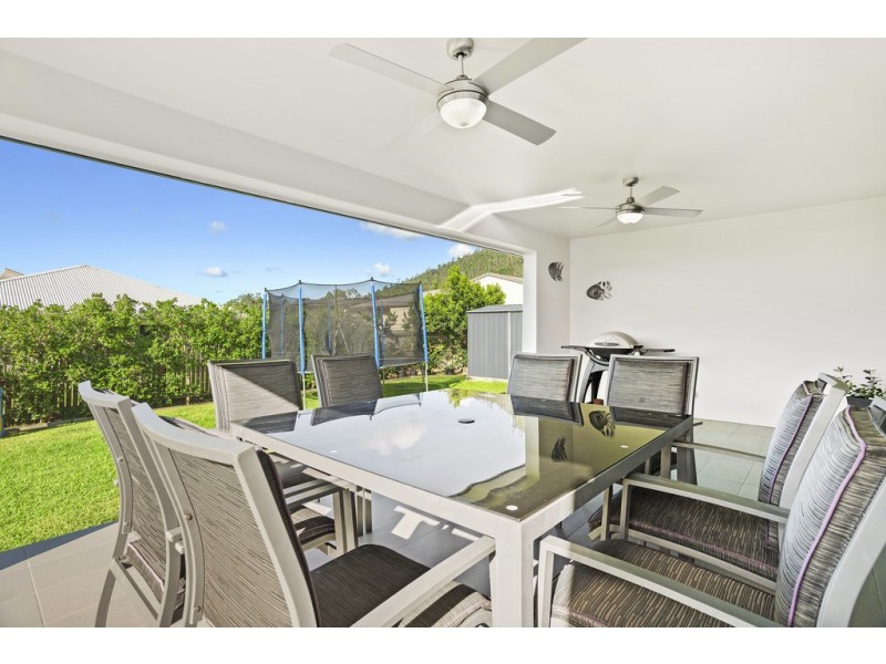 5 Flinders Court, Cannonvale QLD 4802