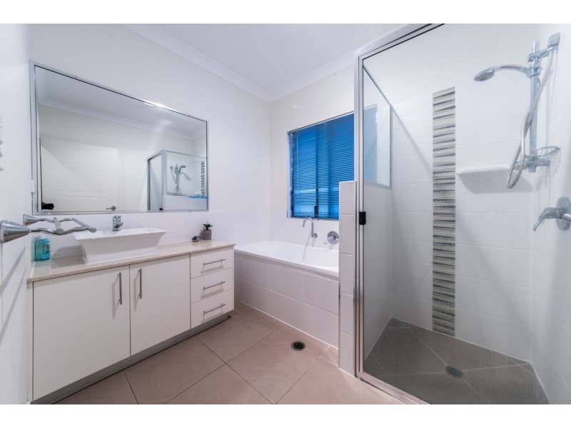 1 Flinders Court, Cannonvale QLD 4802