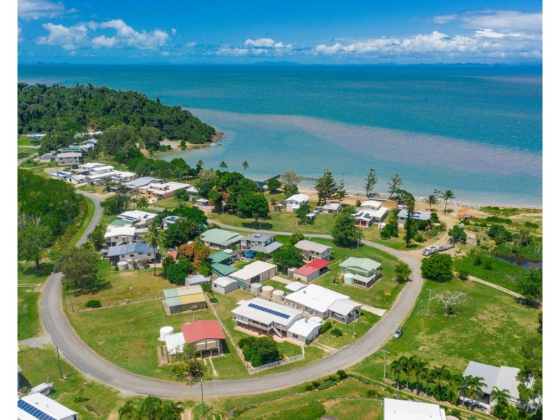 6 Hall Drive, Wilson Beach QLD 4800
