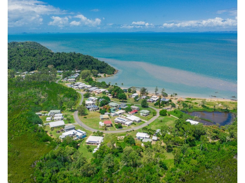 6 Hall Drive, Wilson Beach QLD 4800