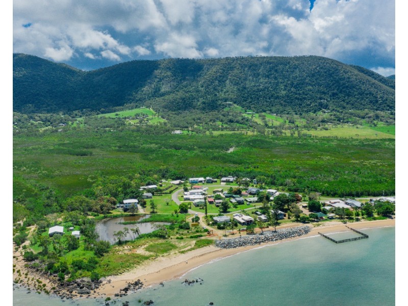 6 Hall Drive, Wilson Beach QLD 4800