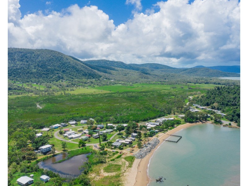 6 Hall Drive, Wilson Beach QLD 4800