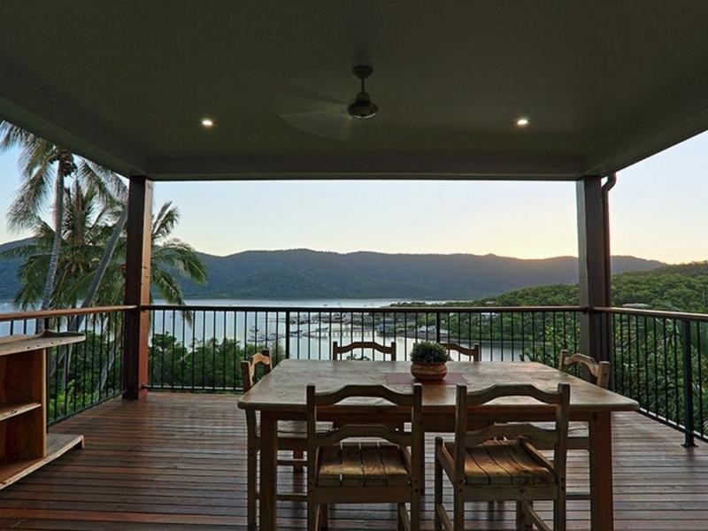 44 Harbour Avenue, Shute Harbour QLD 4802