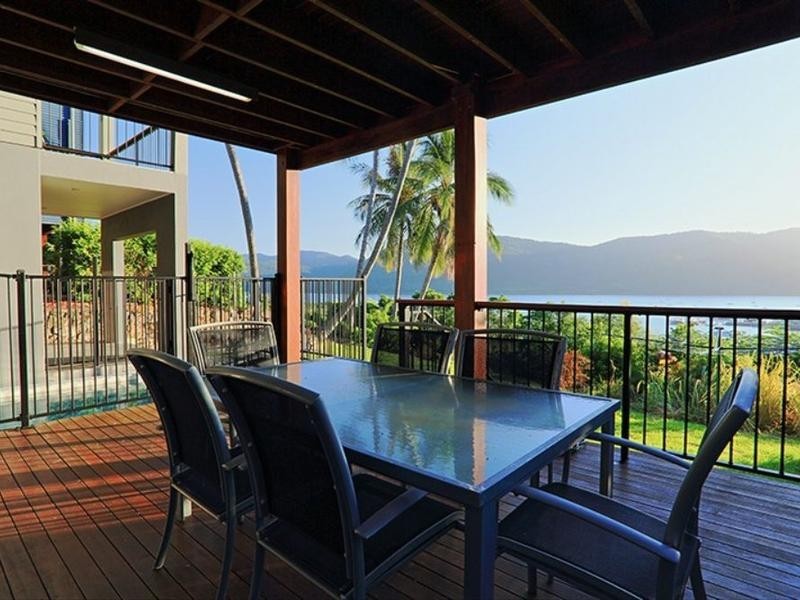 44 Harbour Avenue, Shute Harbour QLD 4802