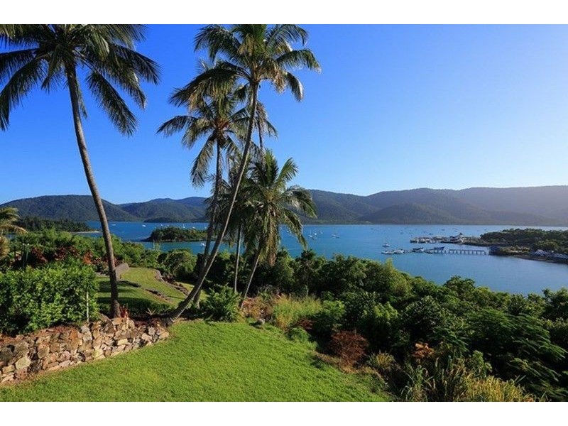 44 Harbour Avenue, Shute Harbour QLD 4802