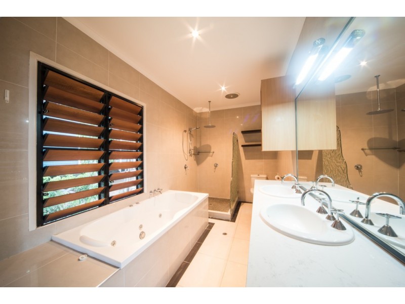 24 Macona Crescent, Cannonvale QLD 4802
