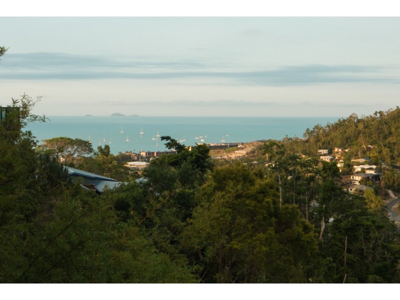 24 Macona Crescent, Cannonvale QLD 4802