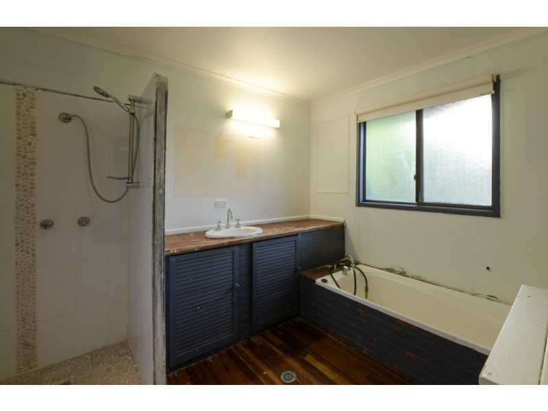 4 Grace Avenue, Cannonvale QLD 4802