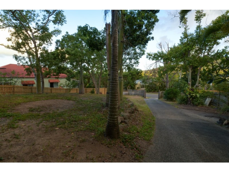 4 Grace Avenue, Cannonvale QLD 4802