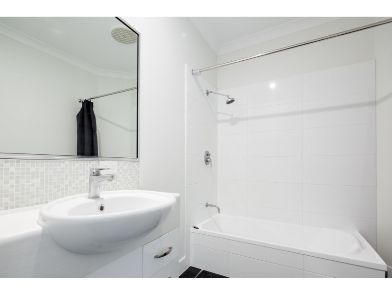 20 Yachtsmans Parade, Cannonvale QLD 4802