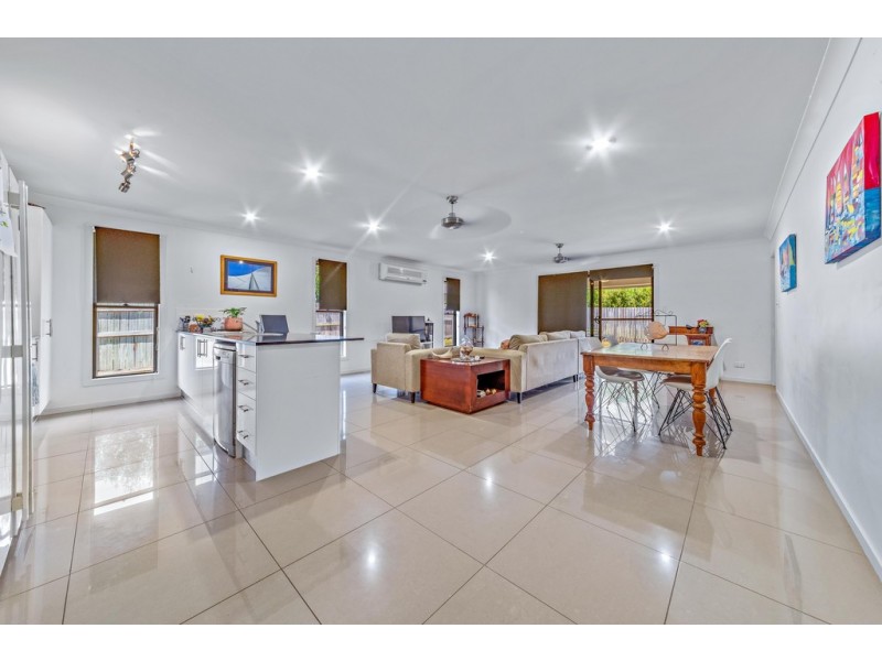 10 Endeavour Circuit, Cannonvale QLD 4802