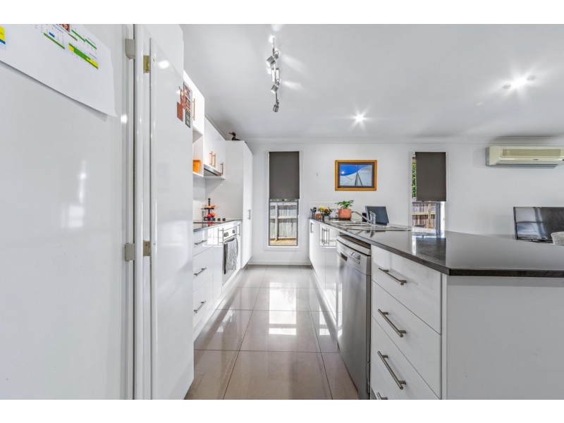 10 Endeavour Circuit, Cannonvale QLD 4802