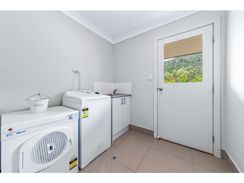10 Endeavour Circuit, Cannonvale QLD 4802
