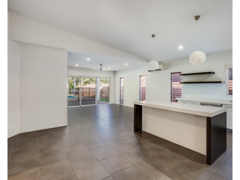 8 Waite Creek Court, Cannonvale QLD 4802