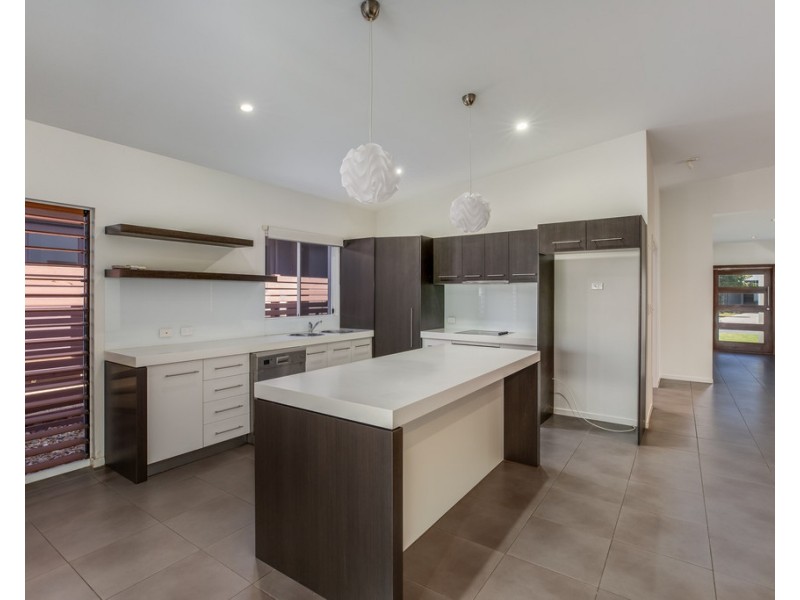 8 Waite Creek Court, Cannonvale QLD 4802