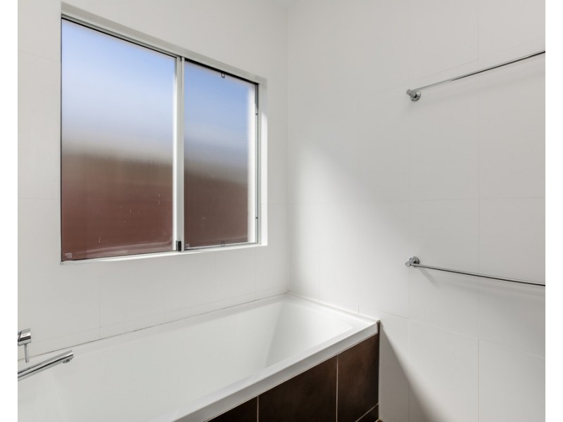 8 Waite Creek Court, Cannonvale QLD 4802