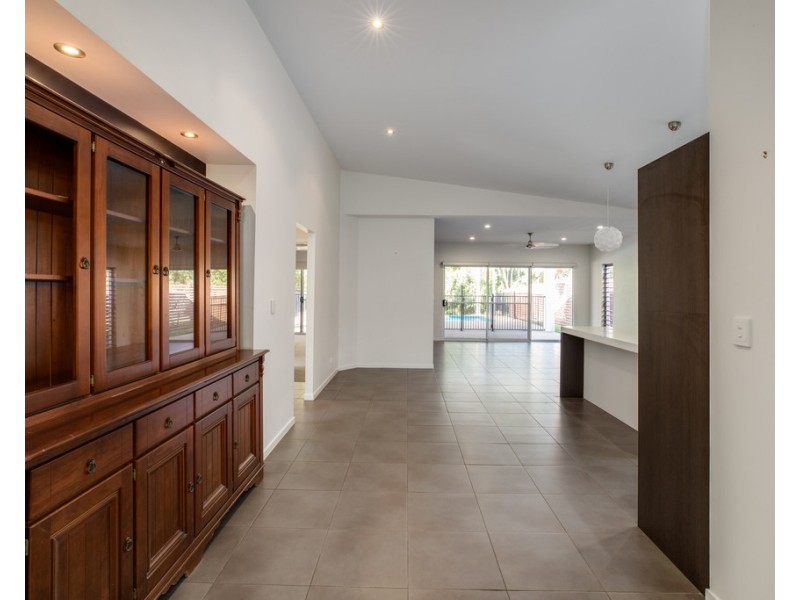 8 Waite Creek Court, Cannonvale QLD 4802