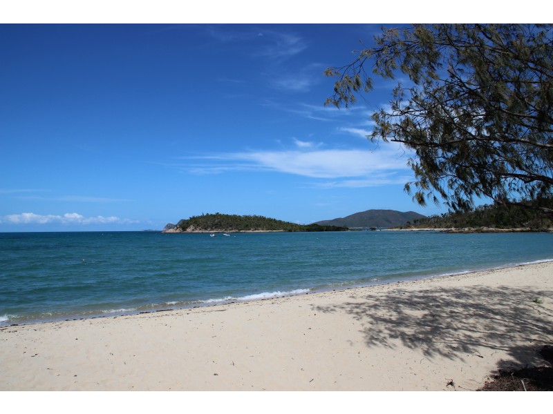 30 Gloucester Avenue, Hideaway Bay QLD 4800