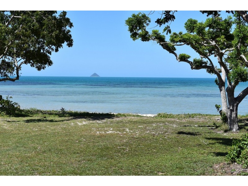 30 Gloucester Avenue, Hideaway Bay QLD 4800