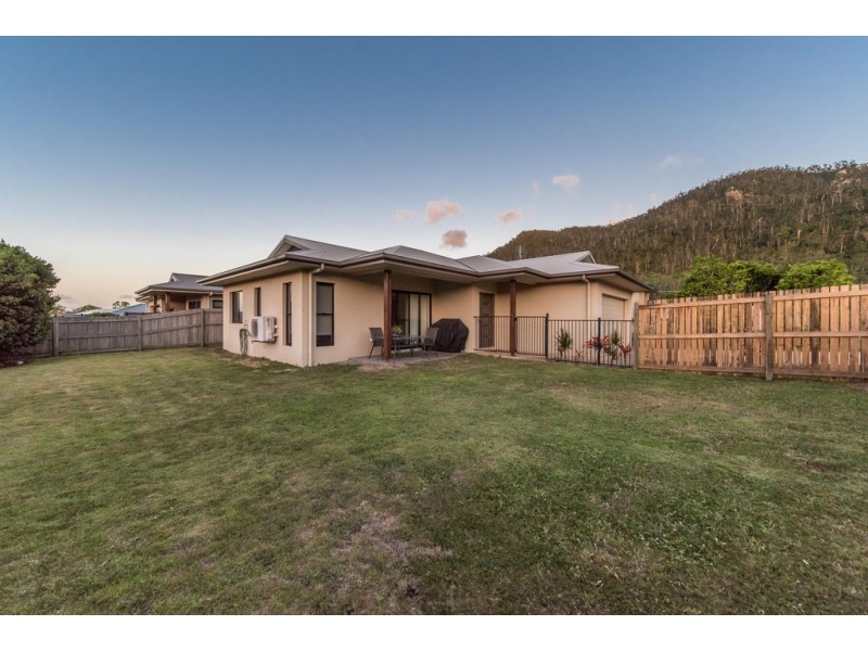 1 Flinders Court, Cannonvale QLD 4802