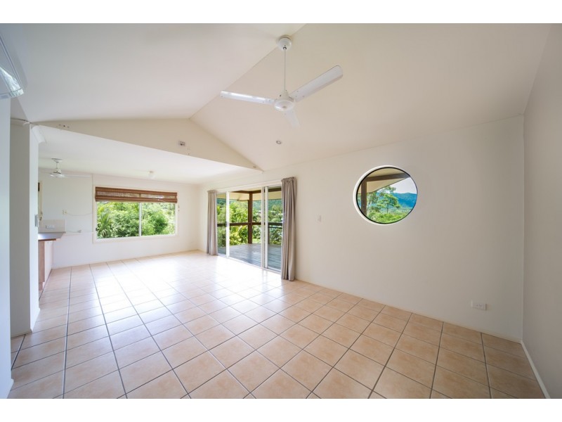 1/9 Macarthur Drive, Cannonvale QLD 4802