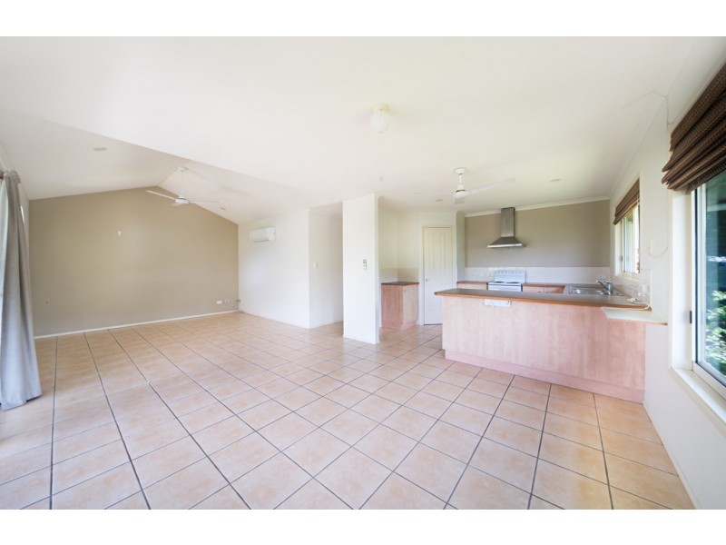 1/9 Macarthur Drive, Cannonvale QLD 4802