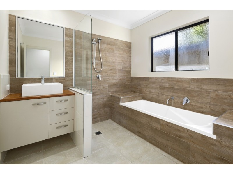 70 Valley Drive, Cannonvale QLD 4802