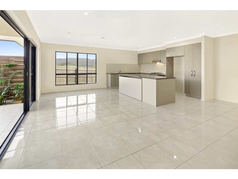 70 Valley Drive, Cannonvale QLD 4802