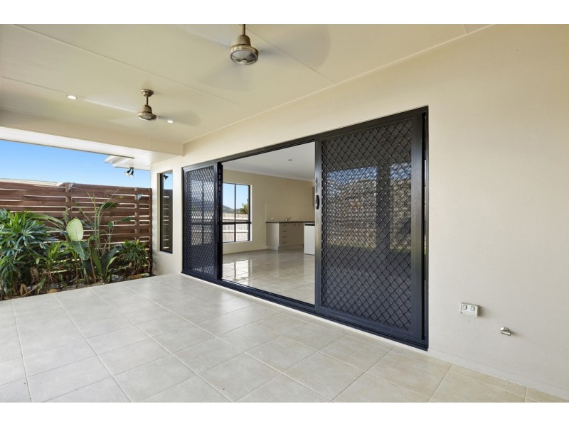 70 Valley Drive, Cannonvale QLD 4802