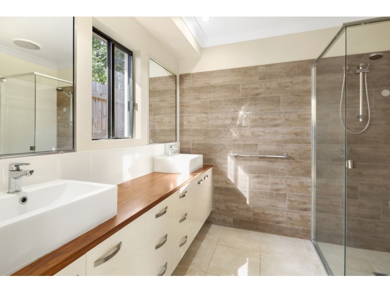 70 Valley Drive, Cannonvale QLD 4802