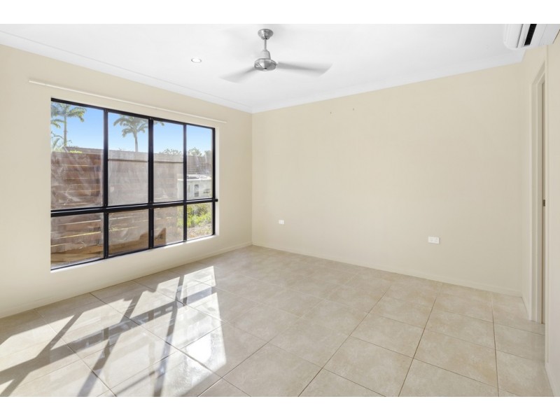70 Valley Drive, Cannonvale QLD 4802
