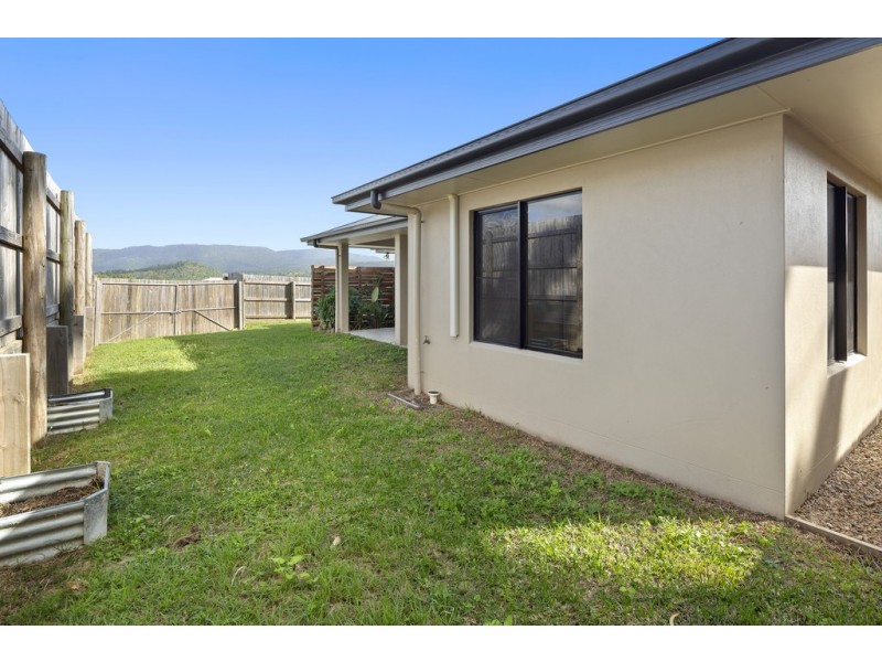 70 Valley Drive, Cannonvale QLD 4802