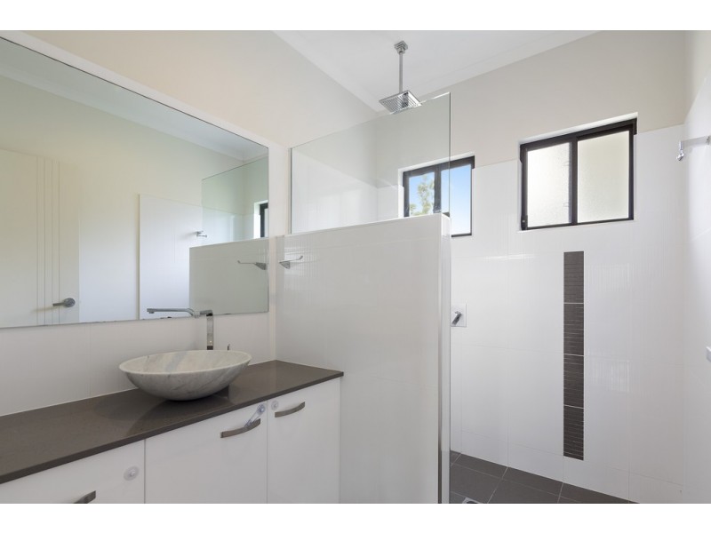 1 Bali Hi Place, Jubilee Pocket QLD 4802