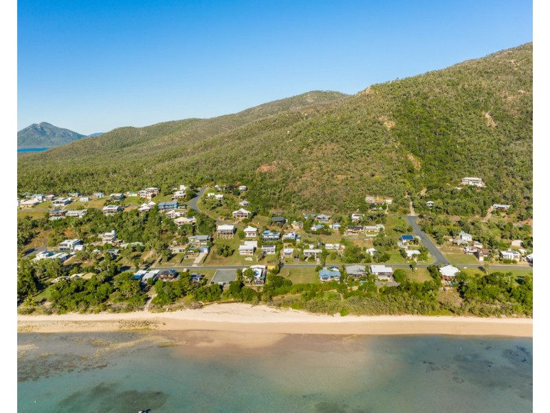 90 Gloucester Avenue, Hideaway Bay QLD 4800