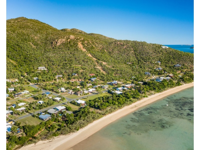 90 Gloucester Avenue, Hideaway Bay QLD 4800