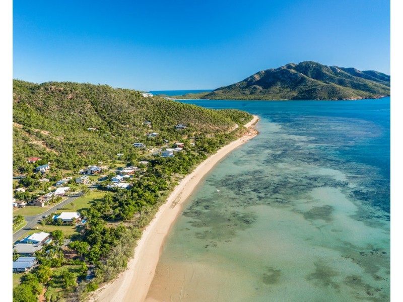 90 Gloucester Avenue, Hideaway Bay QLD 4800
