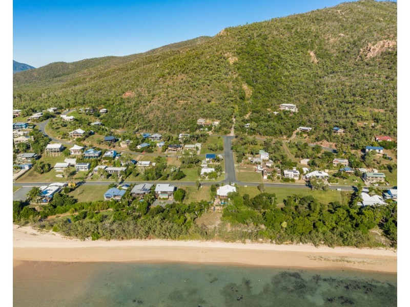 90 Gloucester Avenue, Hideaway Bay QLD 4800