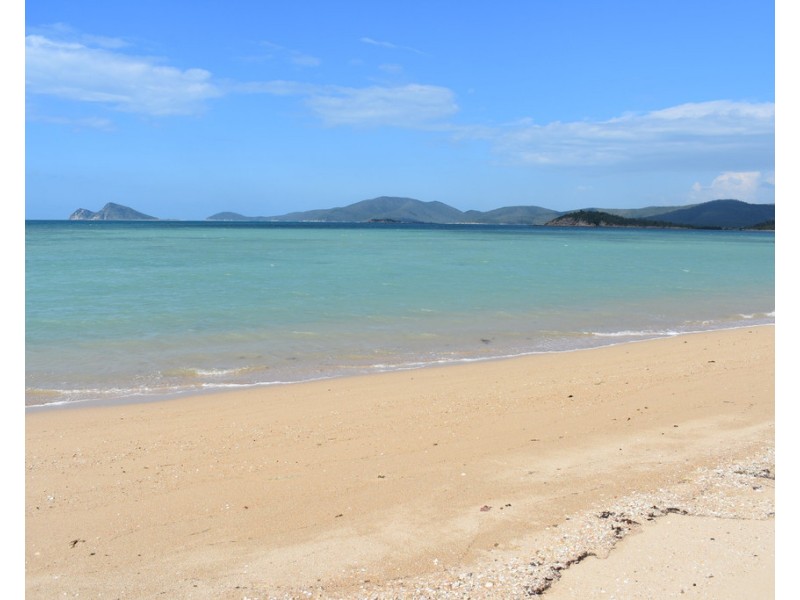 90 Gloucester Avenue, Hideaway Bay QLD 4800