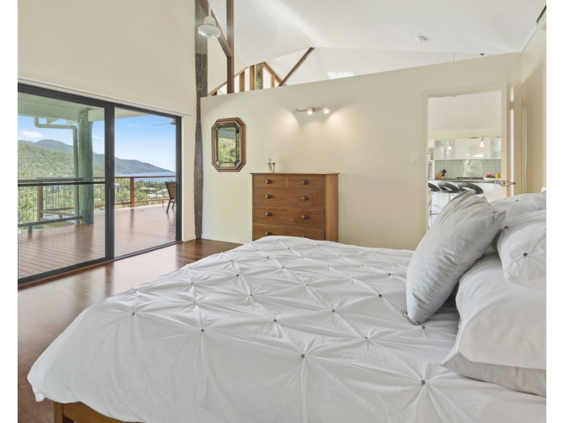 26 Roseric Crescent, Hideaway Bay QLD 4800