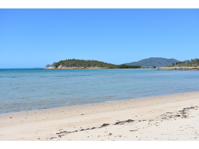 65 Gloucester Avenue, Hideaway Bay QLD 4800