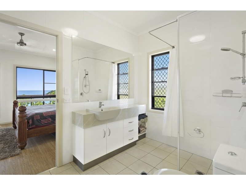 9 Gloucester Avenue, Hideaway Bay QLD 4800