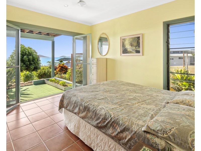 10 Blackcurrant Drive, Hideaway Bay QLD 4800