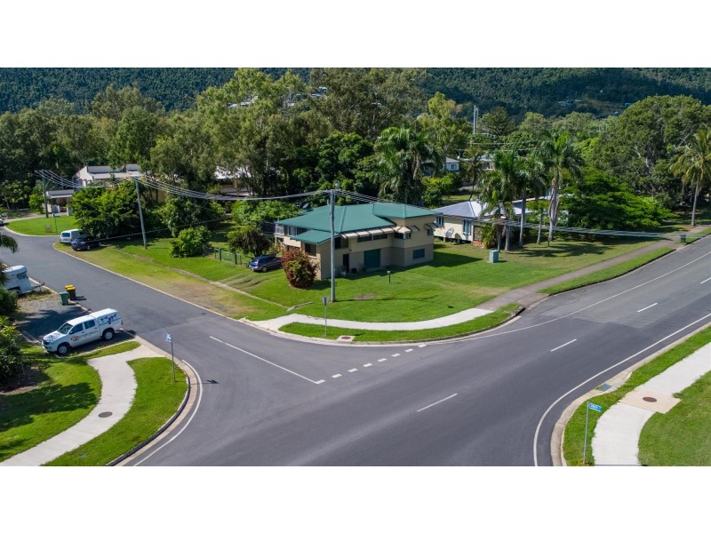 5 Beach Road, Cannonvale QLD 4802