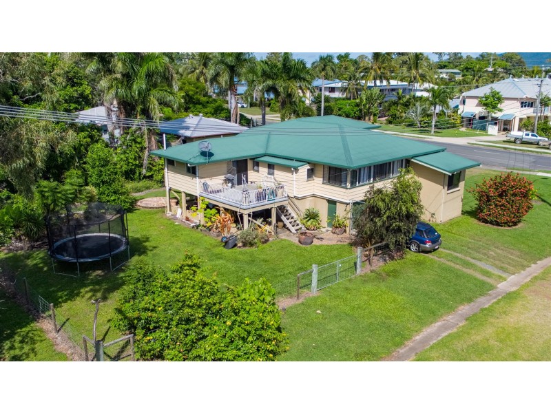 5 Beach Road, Cannonvale QLD 4802