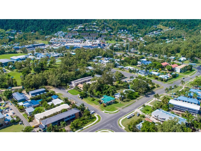 5 Beach Road, Cannonvale QLD 4802