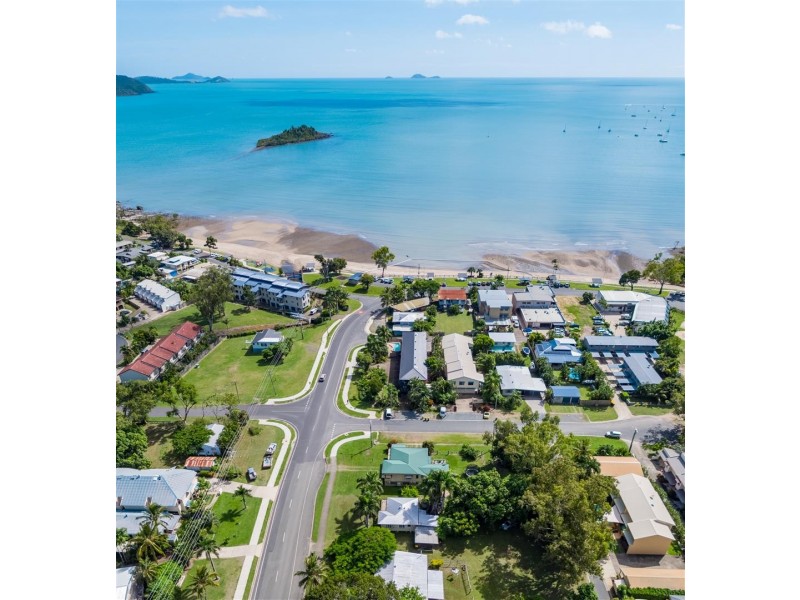5 Beach Road, Cannonvale QLD 4802