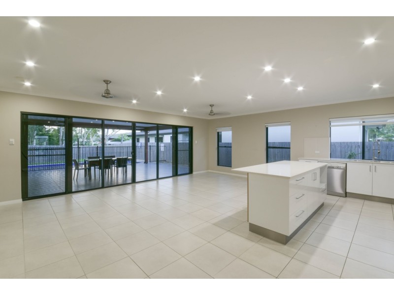17 Hidden Court, Cannonvale QLD 4802